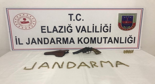 Elazığda bir şahıs, 38 kalibrelik tabanca ile yakalandı