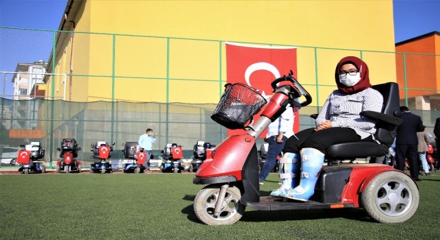 Elazığda Engelleri kaldırıyoruz projesi ile 80 adet akülü araç verildi