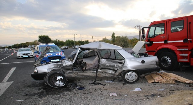 Elazığda otomobiller çarpıştı: 1 ölü, 2 yaralı