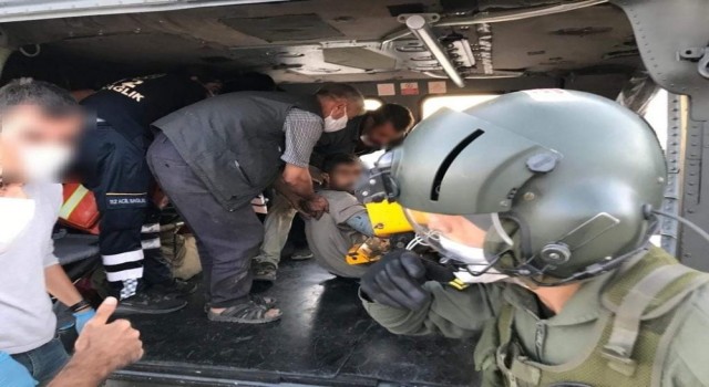 Elazığda yaralı çiftçi, askeri helikopter ile hastaneye ulaştırıldı