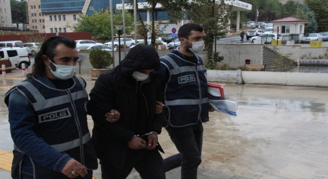 Elazığda 47 suç kaydı olan şüpheli, çaldığı otomobille gezerken yakalandı