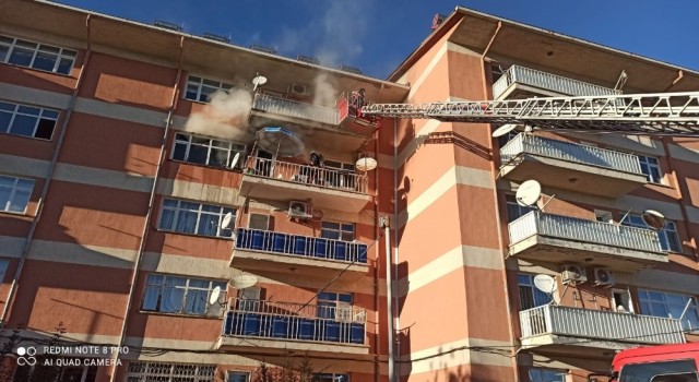 Elazığda yangın, 6 kişi dumandan etkilendi