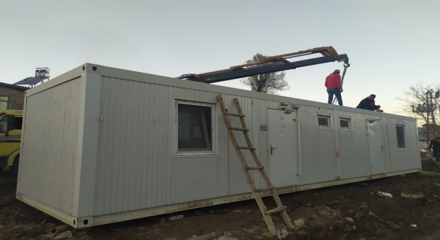 Elazığda depremin merkez üssü olan köye konteynerler kuruldu