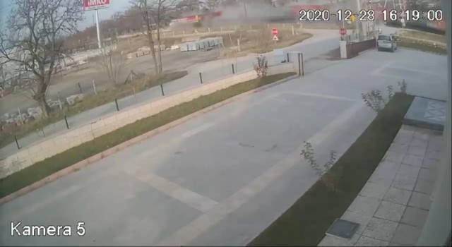 Elazığda trenin tıra çarptığı kaza kamerada
