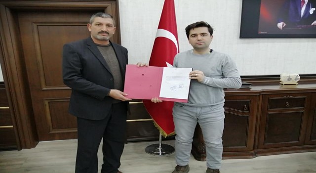 Muhtar, bir yıllık maaşının yarısını çocuklar ve sokak hayvanları için bağışladı