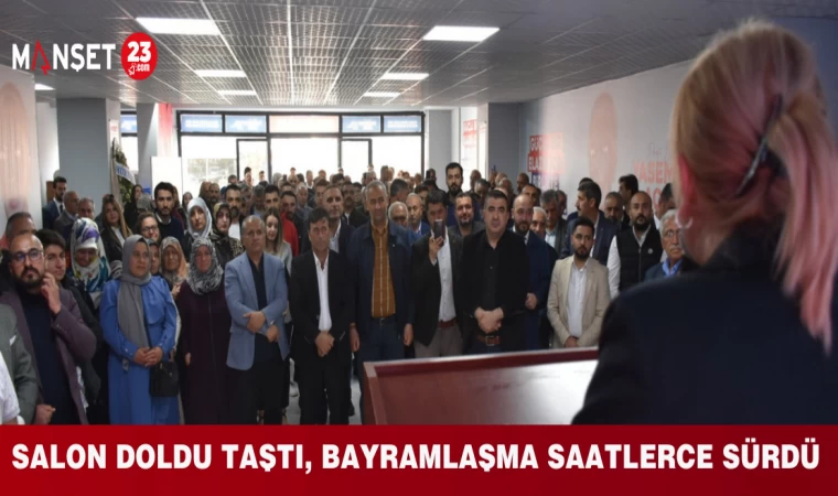SALON DOLDU TAŞTI, BAYRAMLAŞMA SAATLERCE SÜRDÜ