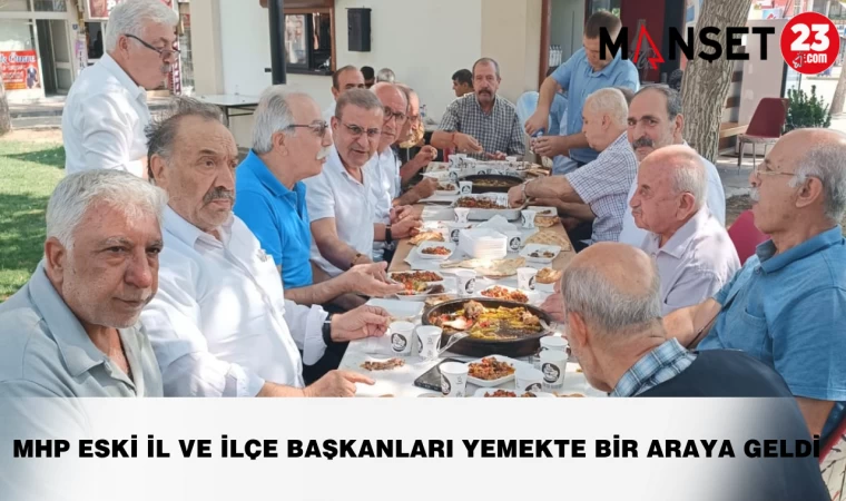 MHP ESKİ İL VE İLÇE BAŞKANLARI YEMEKTE BİR ARAYA GELDİ
