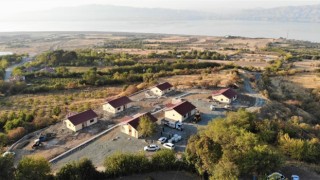 Depreme karşı yapılan çelik evler yükseliyor