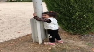 Elazığda 2,5 yaşındaki Milanın duygulandıran bayrak sevgisi