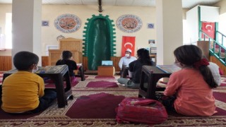 Elazığda cami depremzede öğrencilerin eğitim yuvası oldu