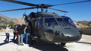 Hastane kavşağında kalbi duran yaşlı adam hayata döndürüldü, helikopterle Elazığa kaldırıldı