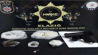Şüpheli şahsın çantasından çeşit çeşit uyuşturucu çıktı