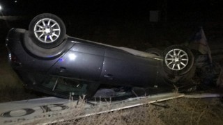 Ters dönen otomobilden sürücü, yara almadan kurtuldu