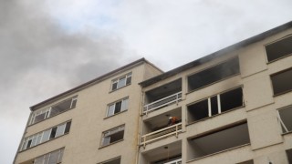 Elazığa hasarlı binada yangın