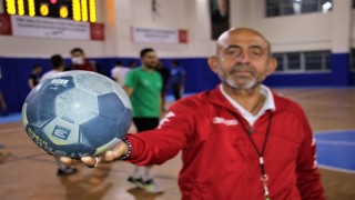 O öğrencilerinin öğretmeni değil, Fethi Babası