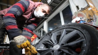 Yağış geldi, yasak başlamadan oto lastikçilerde yoğunluk başladı