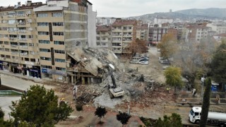 Deprem bölgesi Elazığda kısıtlamayla yıkımlar hız kazandı