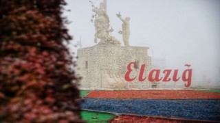 Sessizliğe bürünen Elazığ, sisle kayboldu