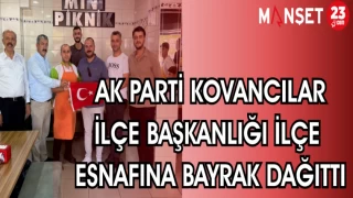 AK PARTİ KOVANCILAR İLÇE BAŞKANLIĞI İLÇE ESNAFINA BAYRAK DAĞITTI